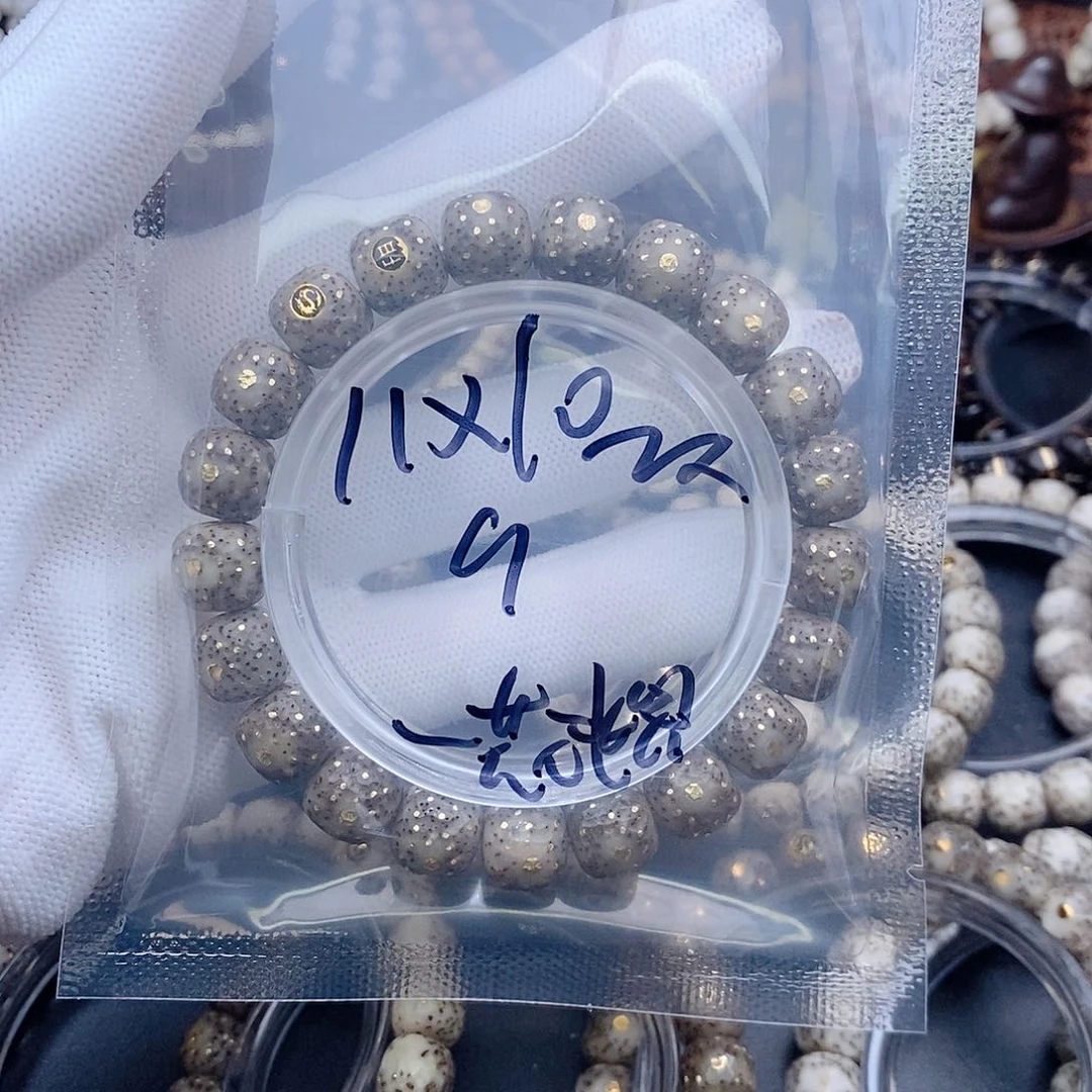 星月菩提手串一****。星月