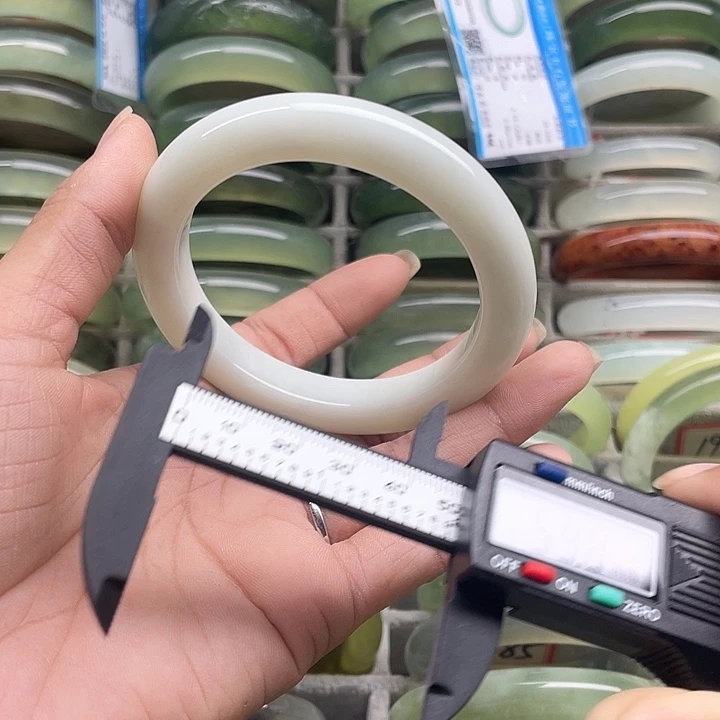 蛇纹石玉未镶嵌手镯178