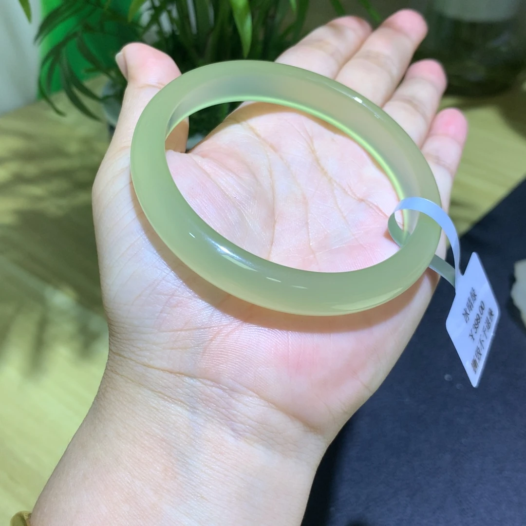 手镯玛瑙/玉髓未镶嵌果绿
