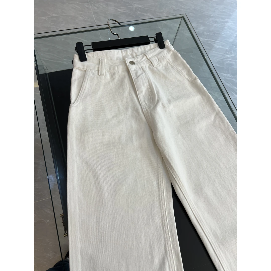 白色直筒休闲牛仔裤