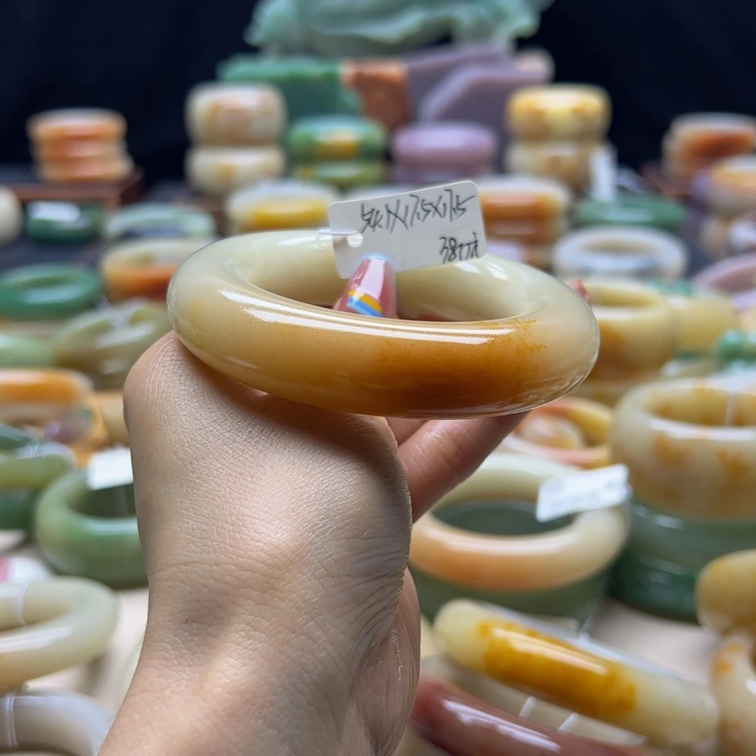 石英质玉未镶嵌手镯浅**然