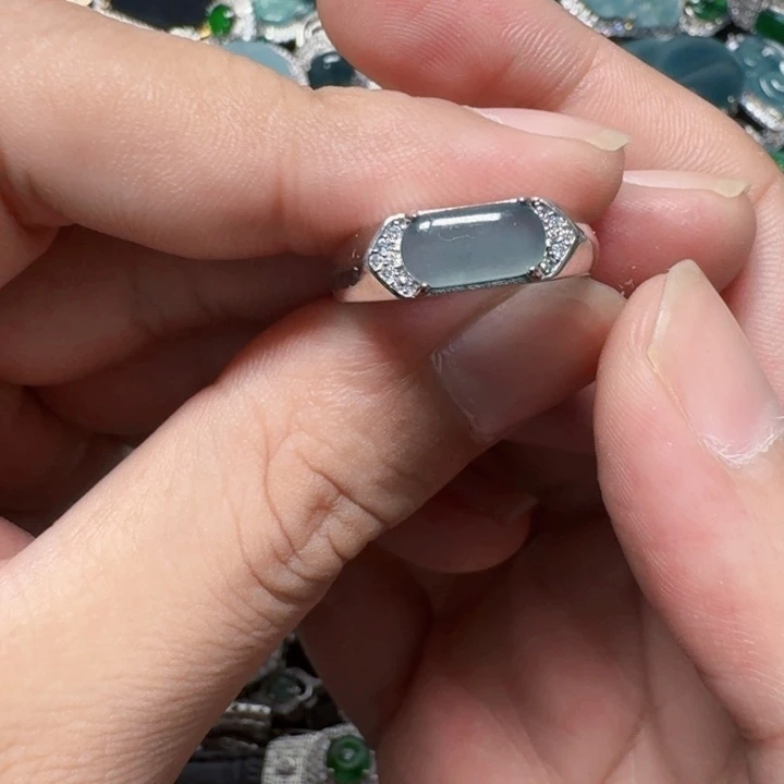 翡翠未镶嵌颈饰天然A货翡翠放漏