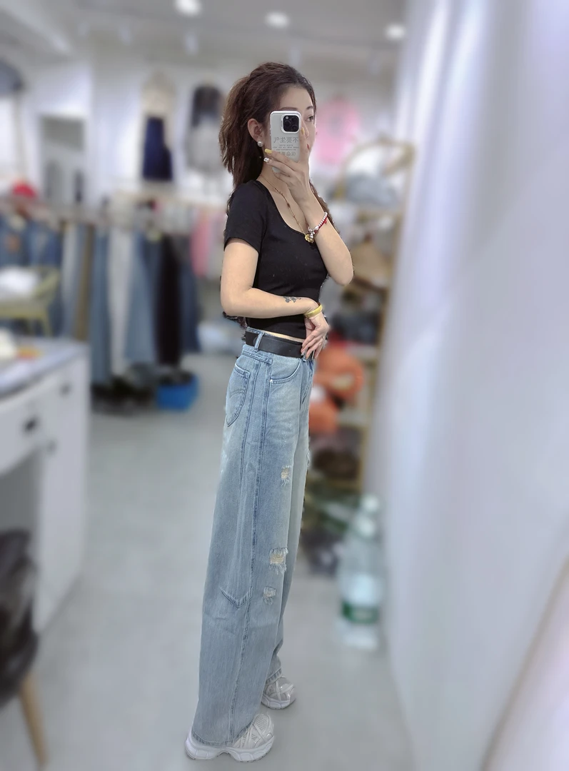 炫彩阁38052【超薄水洗破洞弯刀直筒牛仔裤高腰】