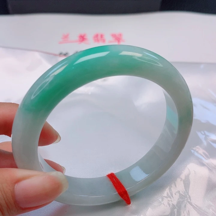 琳***l翡翠手镯未镶嵌55圈