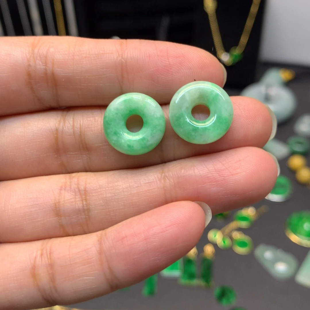 翡翠未镶嵌颈饰有纹裂