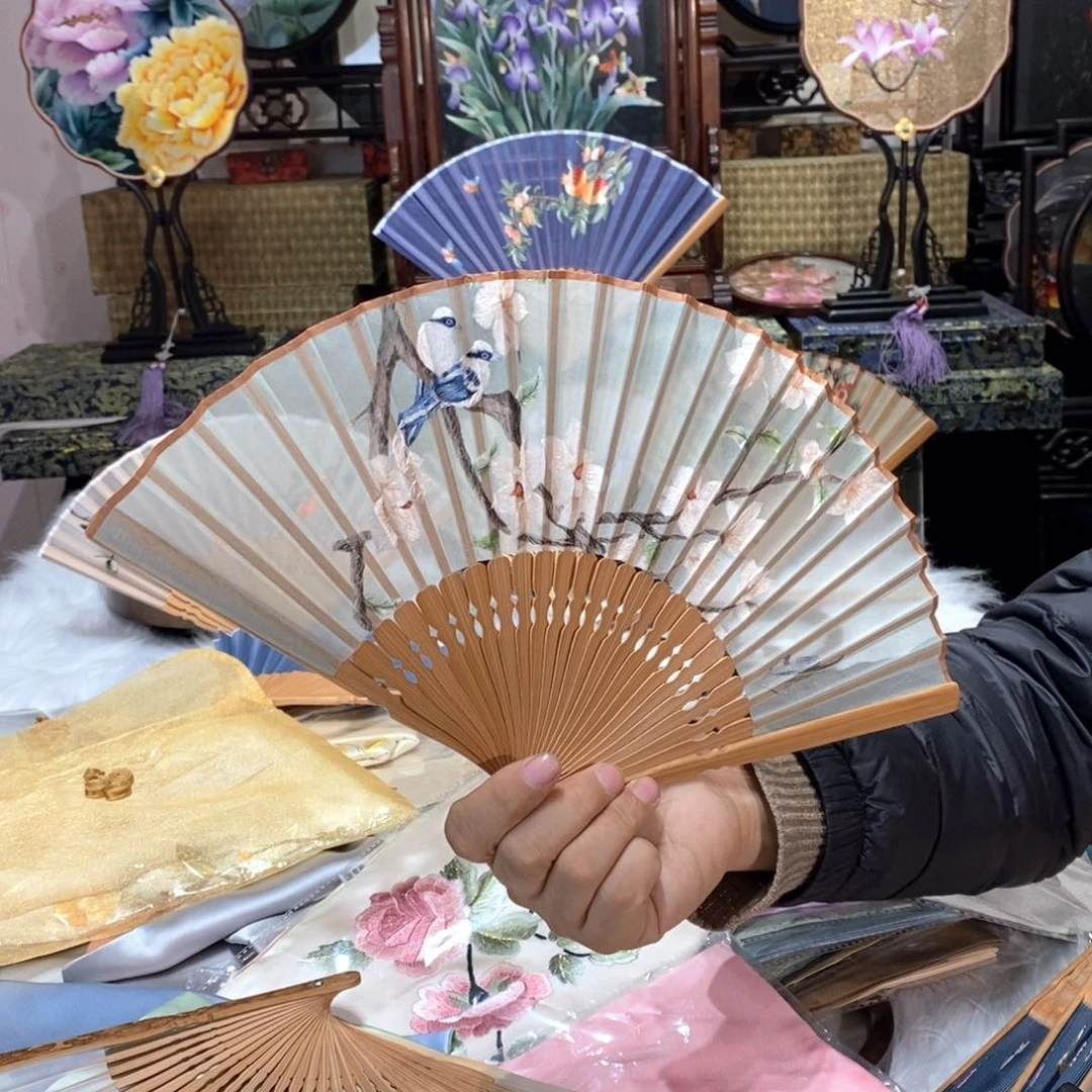 刺绣小*纯手工制作工艺