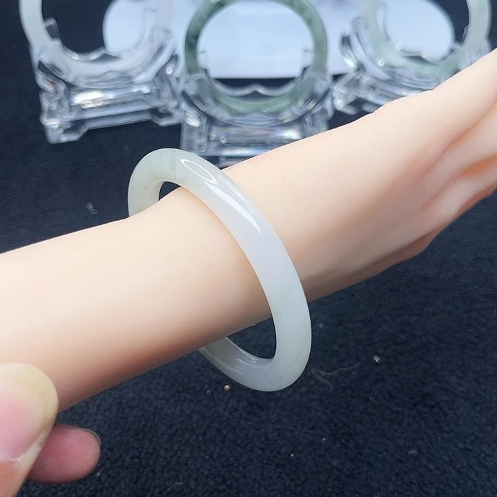 石英质玉未镶嵌手镯724