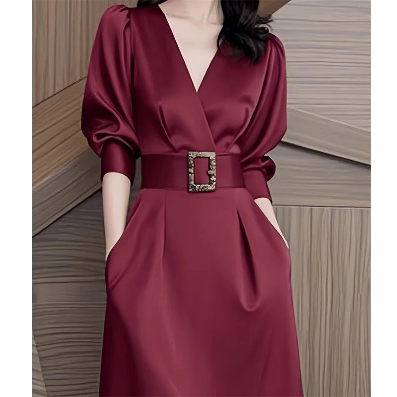 气质高端法式轻奢收腰领红色连衣裙2024早秋新款春秋