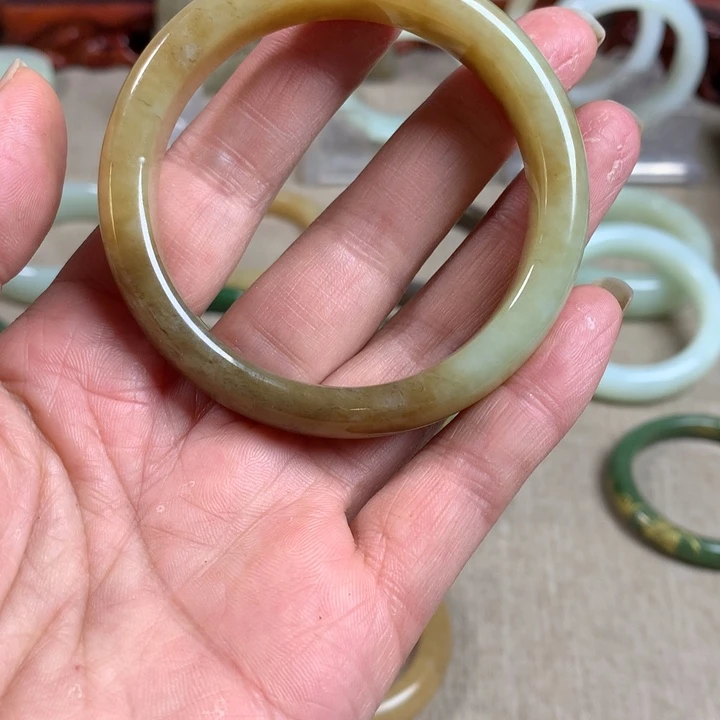和田玉（糖玉）未镶嵌手镯