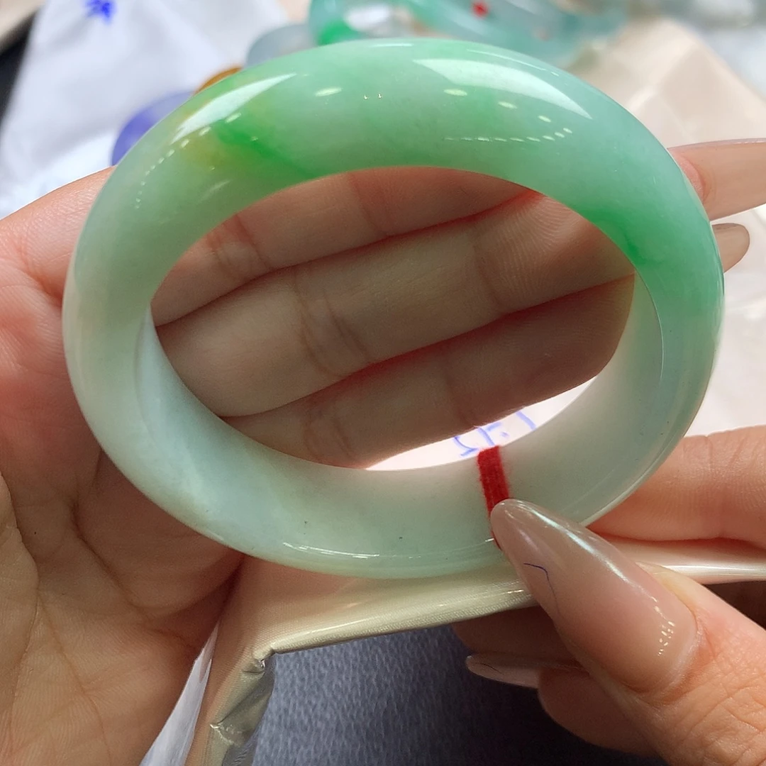 翡翠未镶嵌手镯57.7轮胎