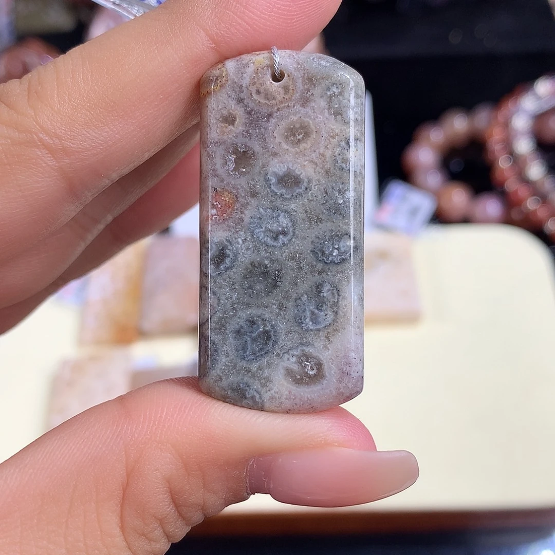 吊坠(赠链)未镶嵌硅化珊瑚（珊瑚玉）8号上新共生