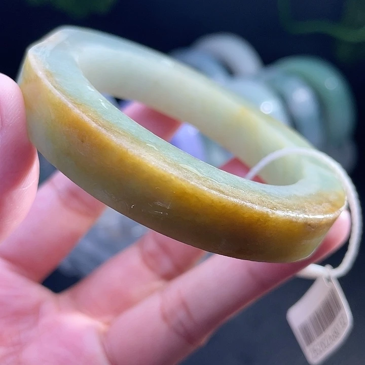 定制翡翠未镶嵌翡翠手镯