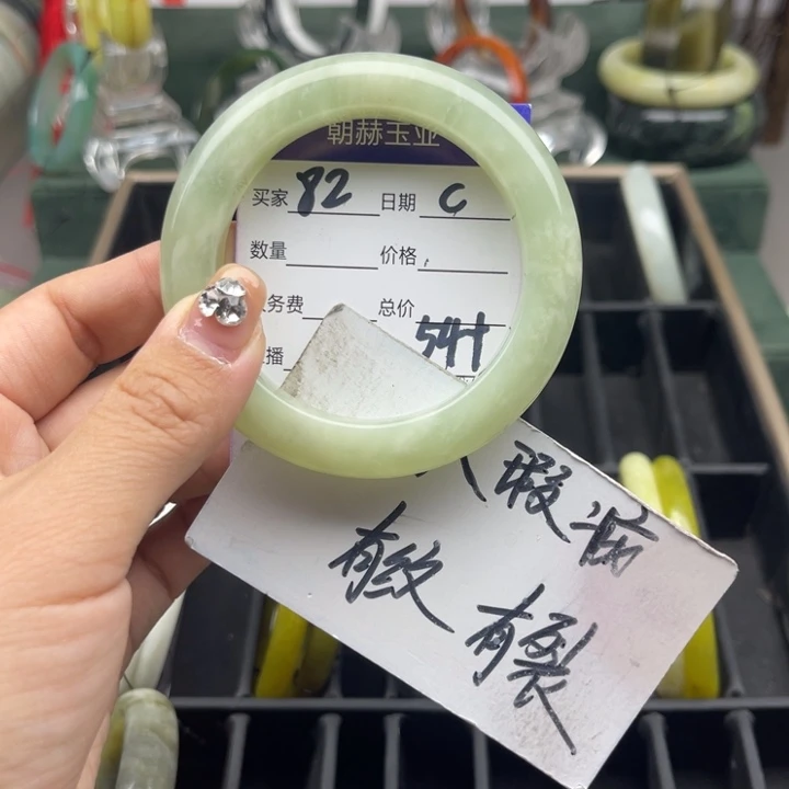 蛇纹石玉未镶嵌手镯