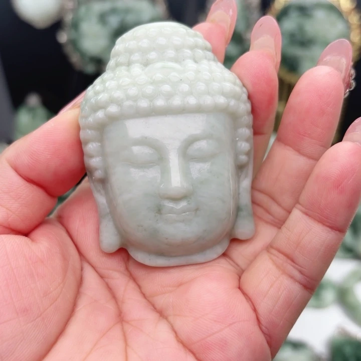 透闪石-蛇纹石玉未镶嵌颈饰