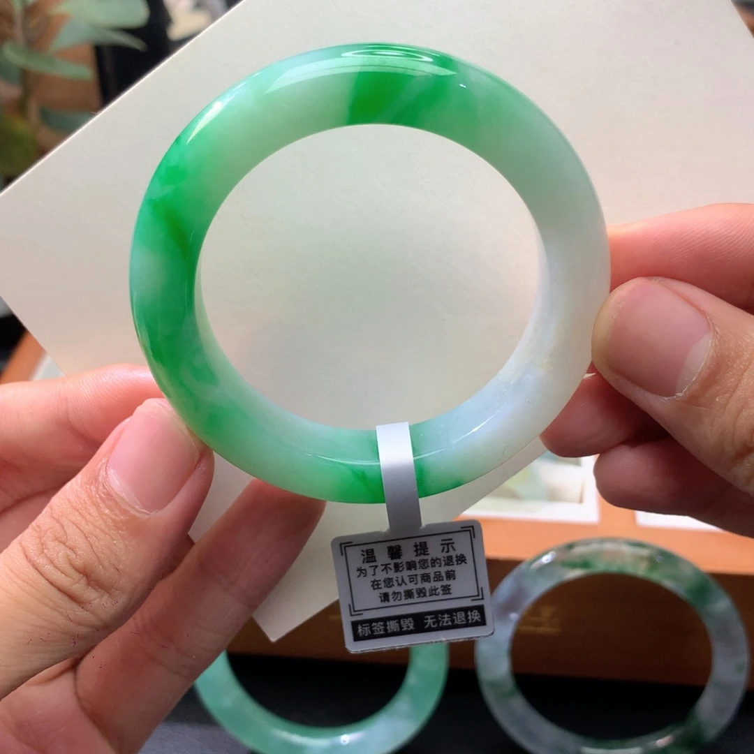 翡翠未镶嵌手镯辣色