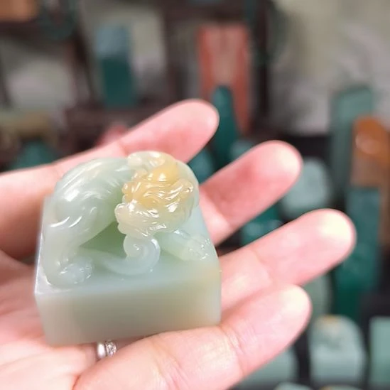 寿山石印石娃****༉梅子青古兽钮1