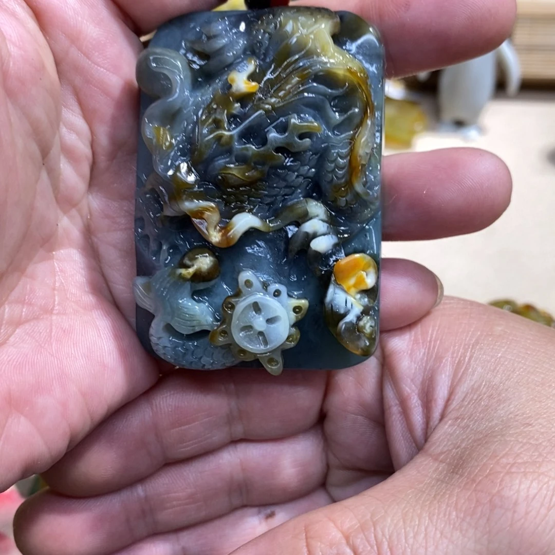 蛇纹石玉未镶嵌颈饰山**逢