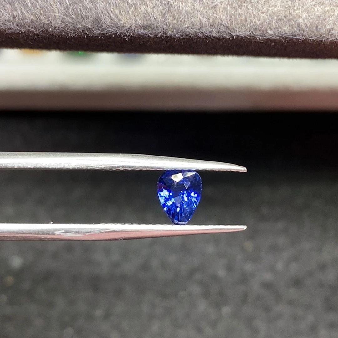 蓝宝石裸石1.03克拉天然全净玻璃体满火彩皇家蓝蓝宝石