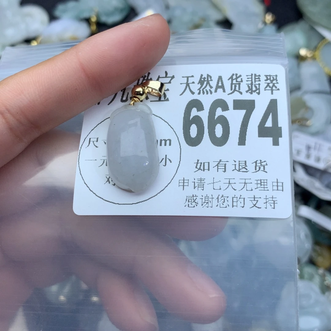 翡翠颈饰未镶嵌6674。