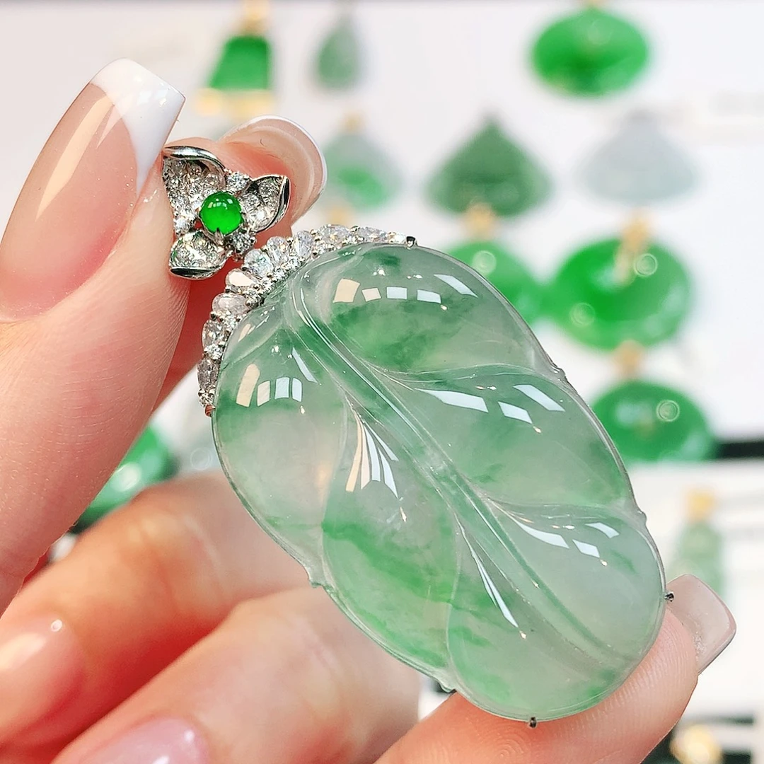 翡翠18K金镶嵌颈饰