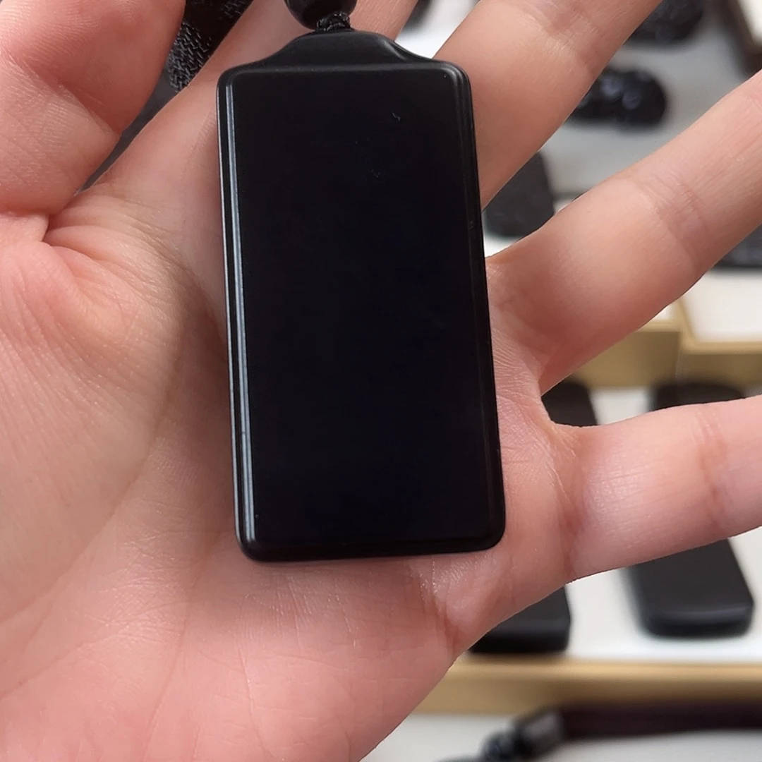 和田玉（墨玉）未镶嵌颈饰陈*稳37高羊脂