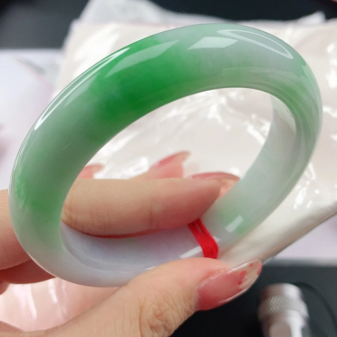 翡翠手镯未镶嵌，147