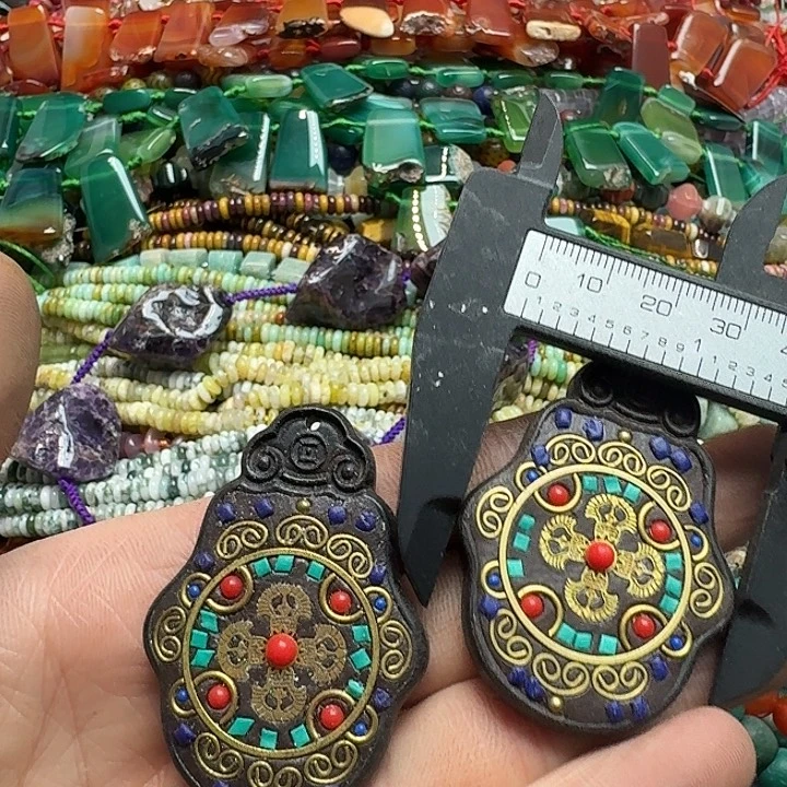 玛瑙/玉髓未镶嵌珠宝半成品一个34x54m尼泊尔吊坠