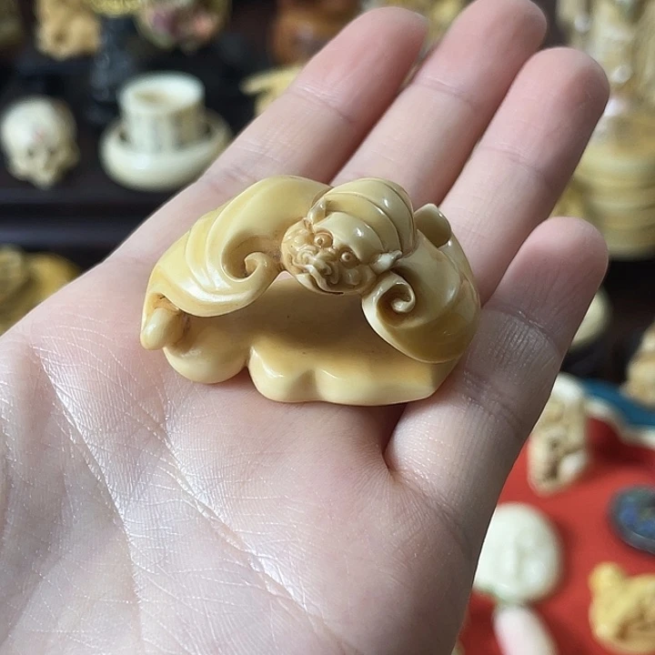 刘***强树脂制品精品雕刻工艺品