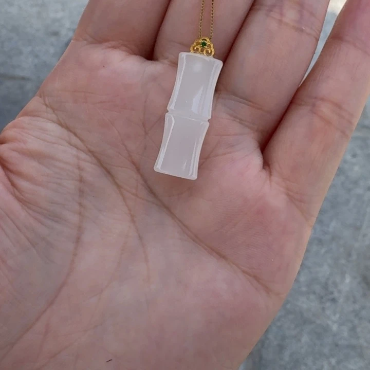 和田玉18K金镶嵌颈饰