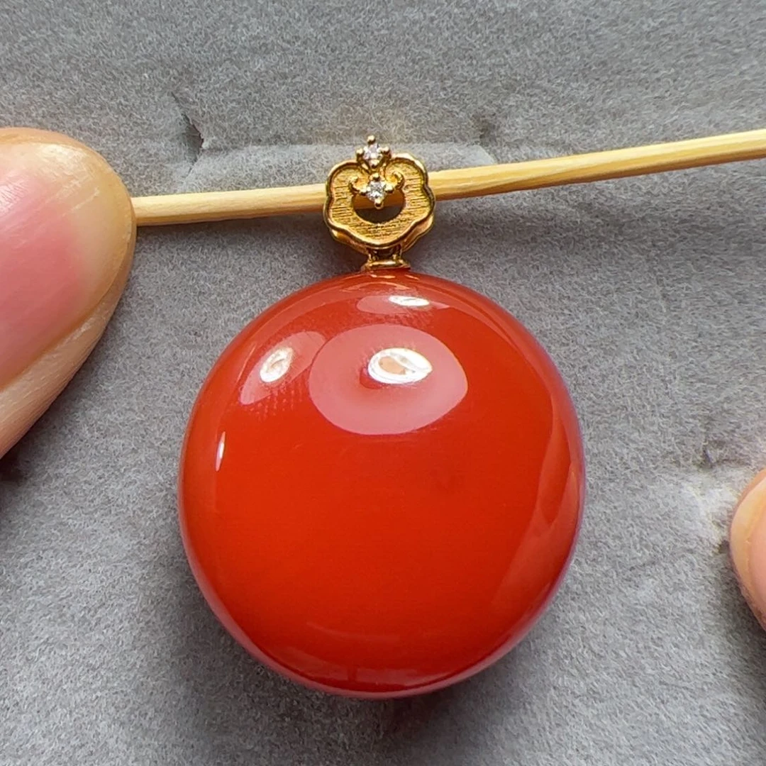 南红玛瑙吊坠18K金镶嵌