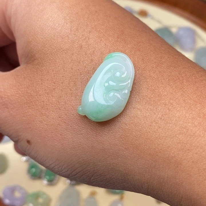 翡翠未镶嵌颈饰38