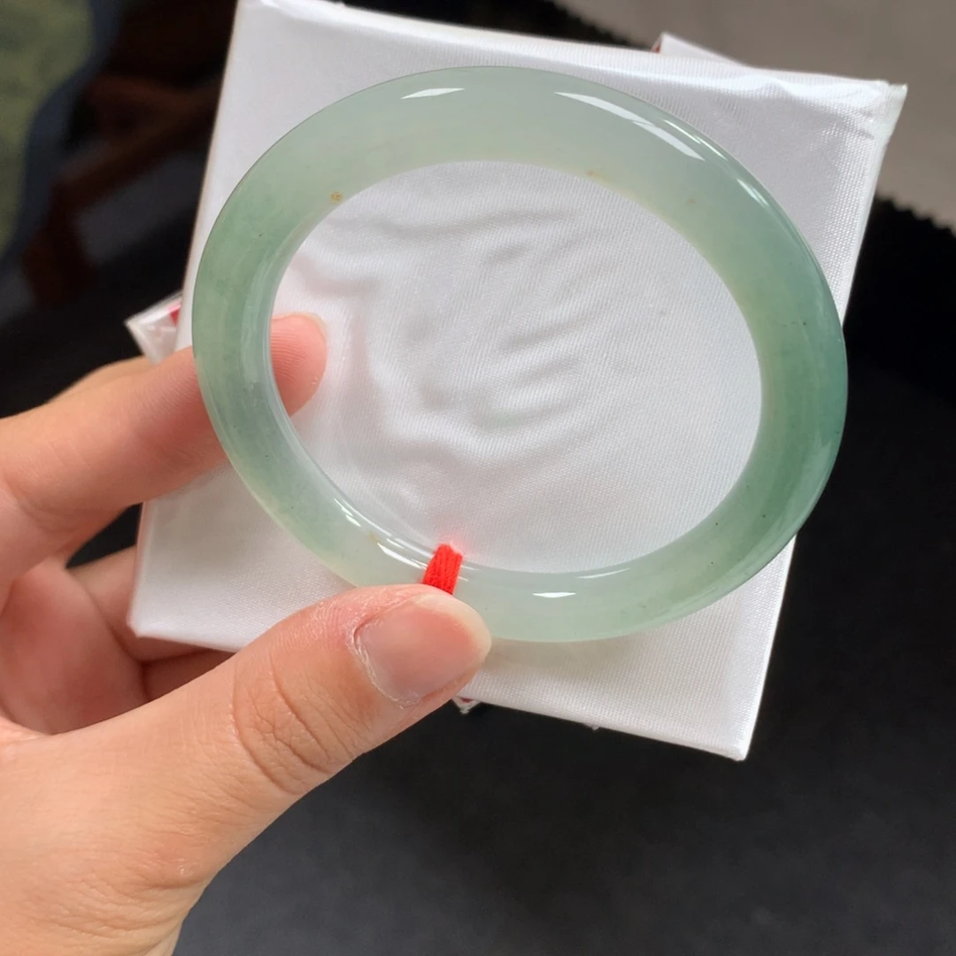 翡翠未镶嵌手镯7号52圆条（无纹无裂）冰胶渐变湖蓝显白高级