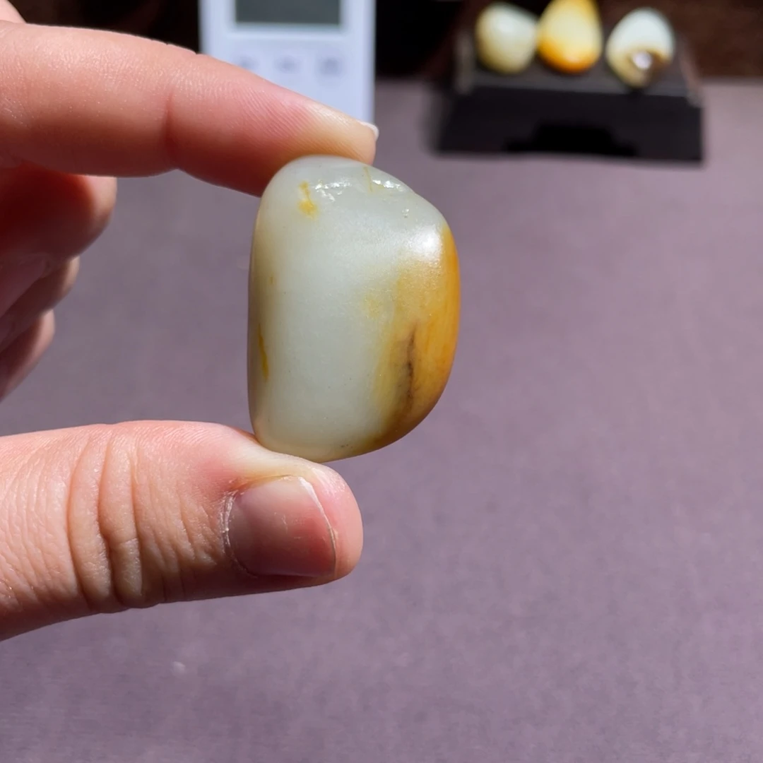 和田玉未镶嵌把件