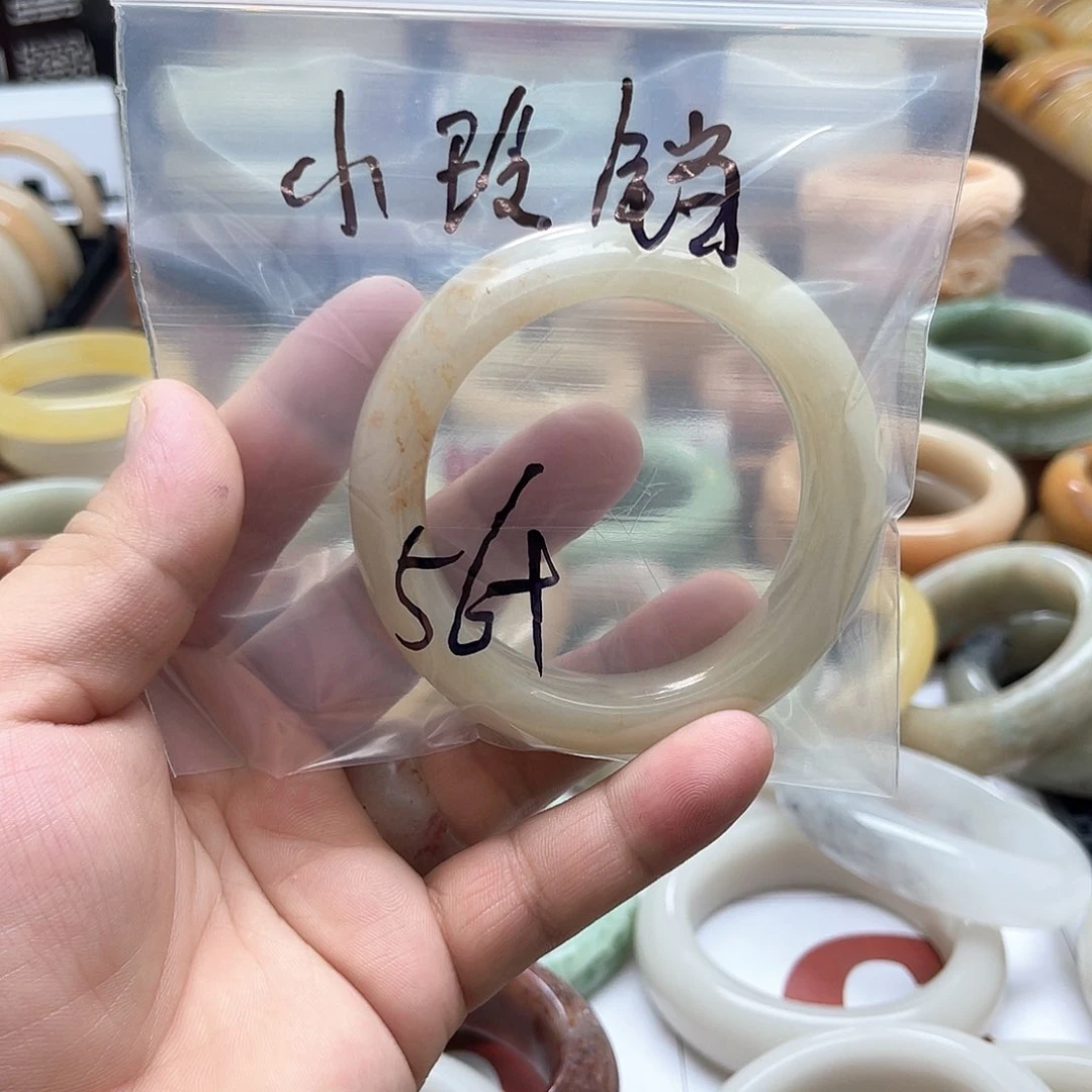 石英质玉手镯未镶嵌“****?