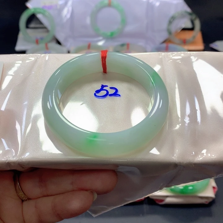 未镶嵌手镯翡翠52圈口