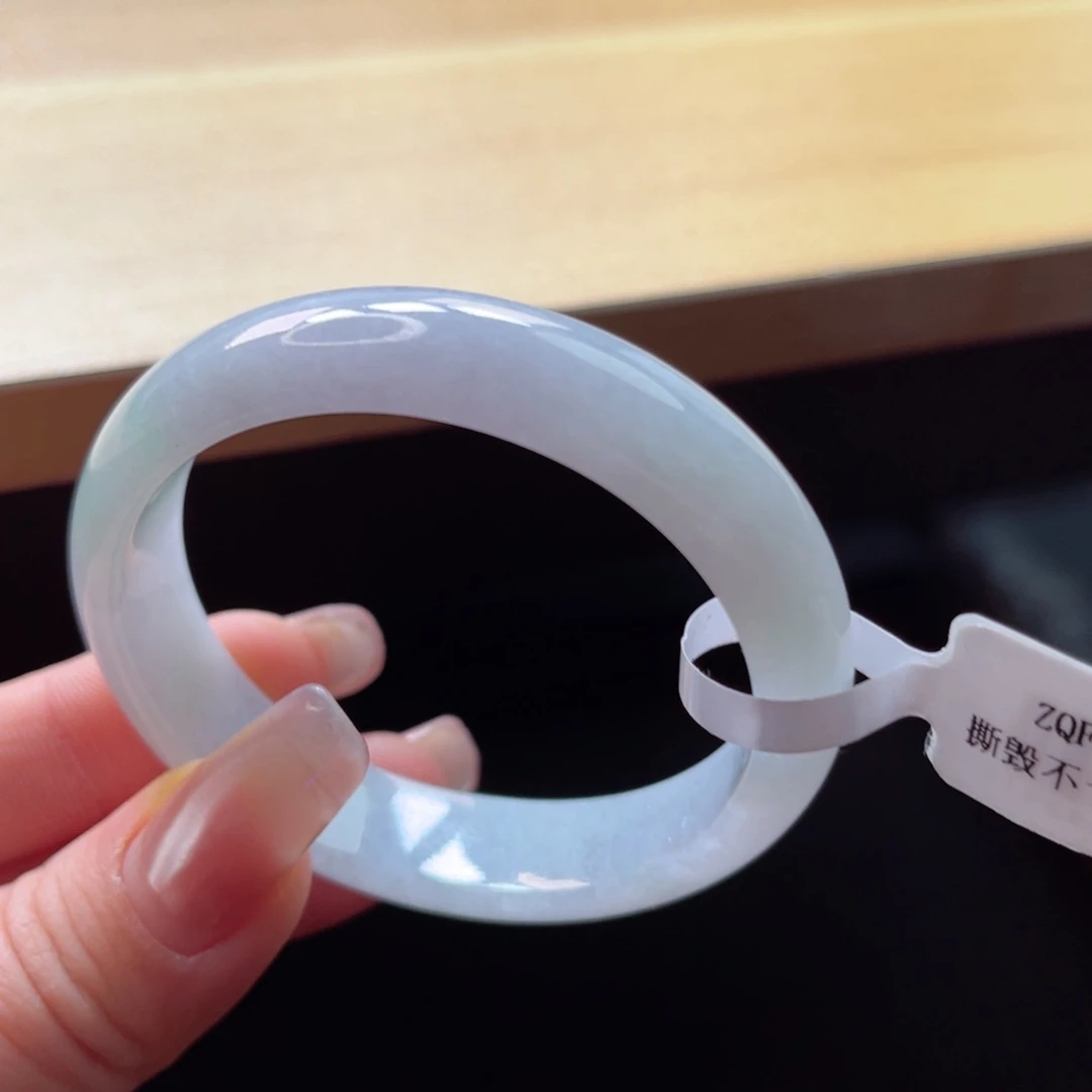 翡翠手镯未镶嵌手镯