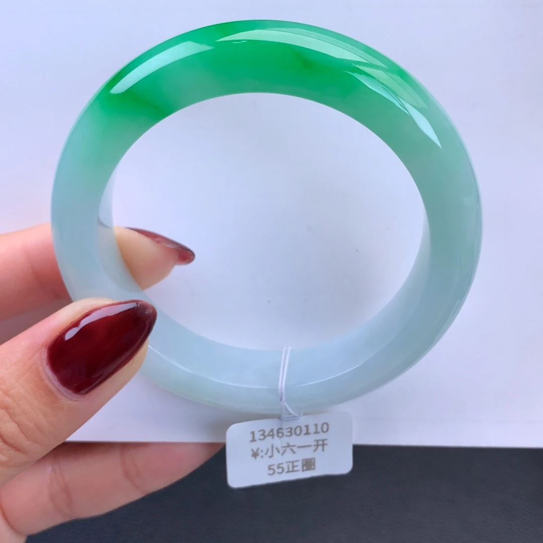 翡翠手镯未镶嵌细糯化白底阳绿手镯（小六一开询价）