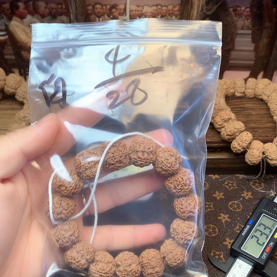 金刚菩提吊坠白**?4。