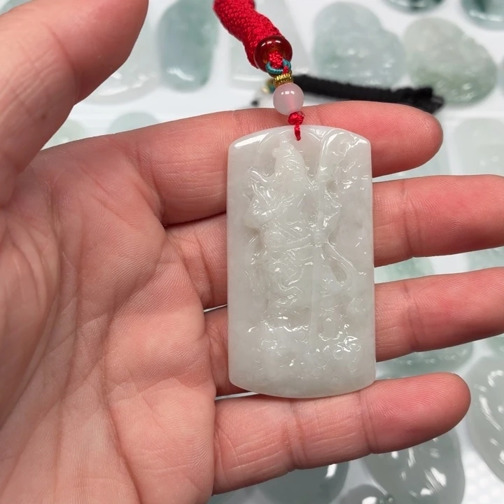 翡翠未镶嵌颈饰关公