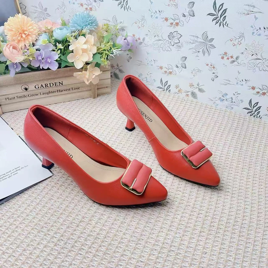 1588  新款时尚气质细跟尖头百搭单鞋