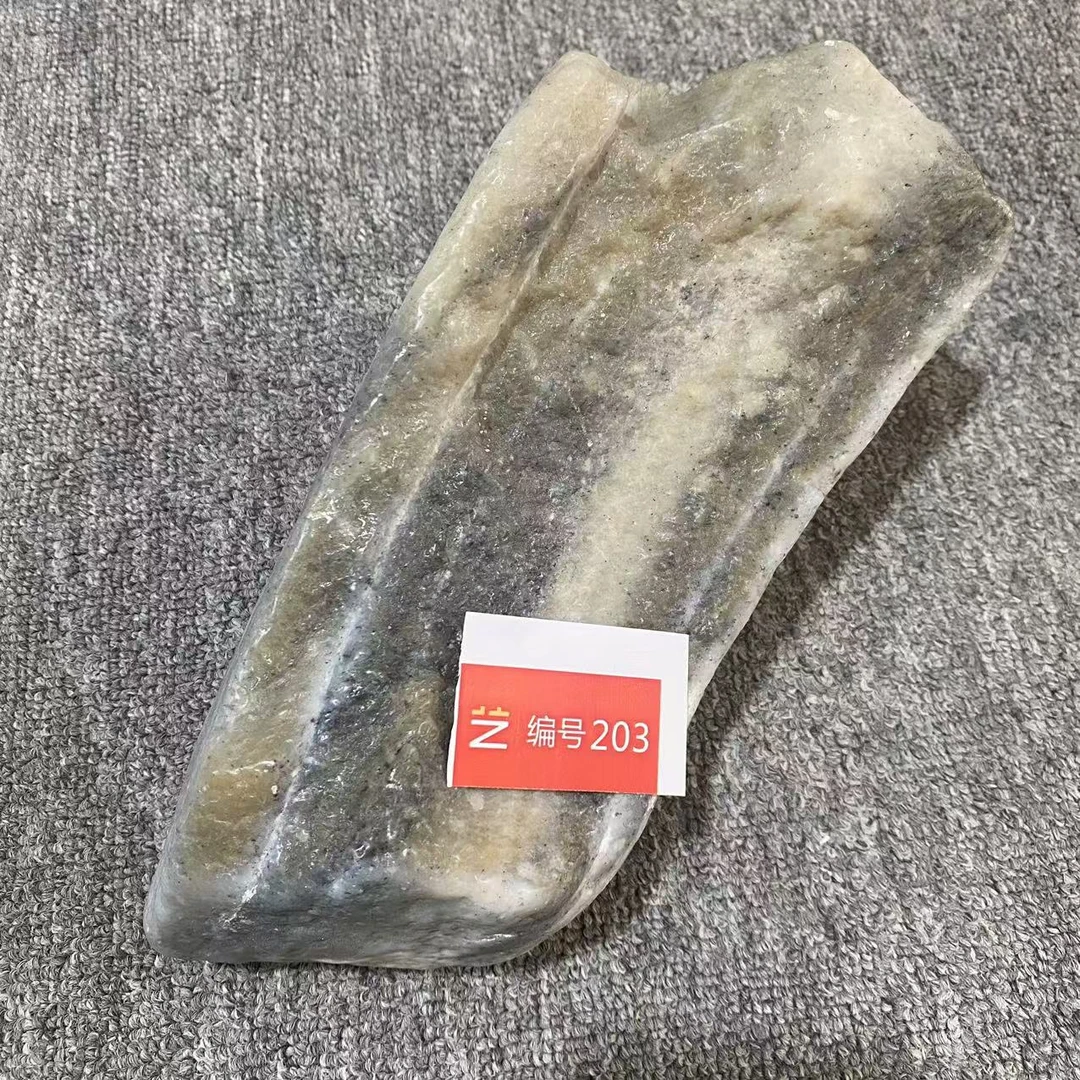新疆玉料原石发一件编号203