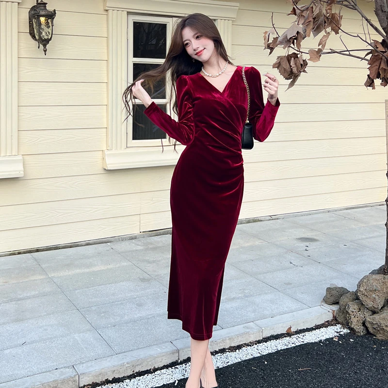 法式设计感金丝绒V领连衣裙秋冬性感显瘦包臀裙子清冷系衣服内搭