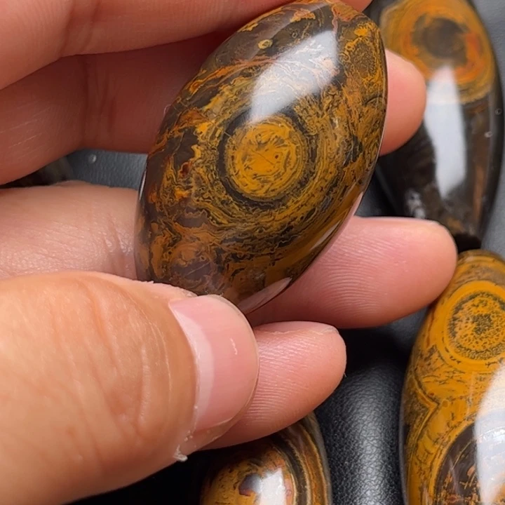 用***7石英质玉未镶嵌颈饰