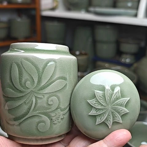 耀州窑唐草纹茶叶罐