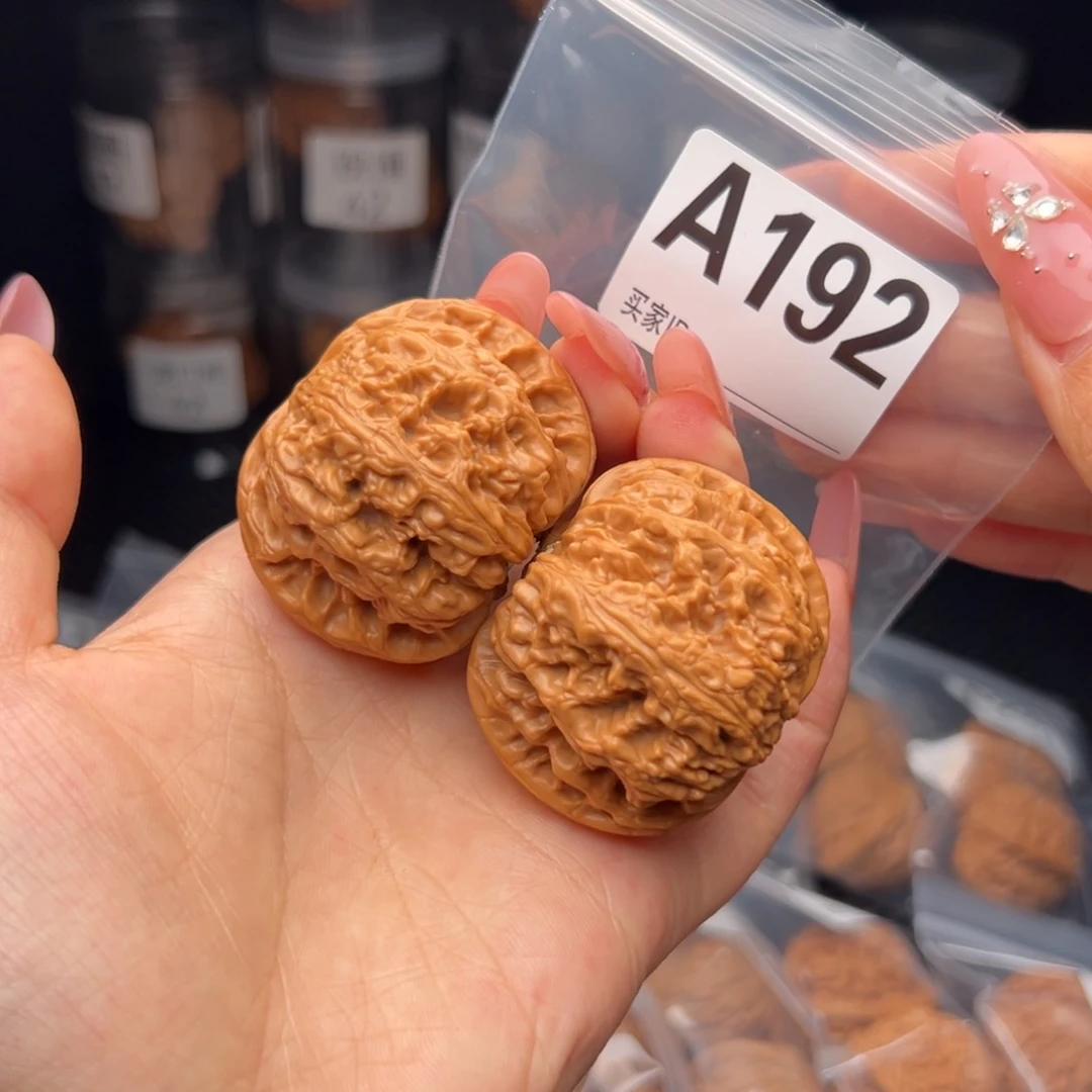 文玩核桃吊坠大粗筋46