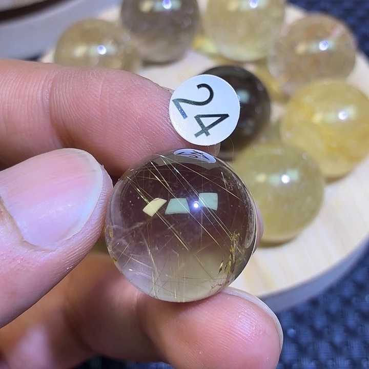 伊***绪水晶吊坠(不含链)未镶嵌