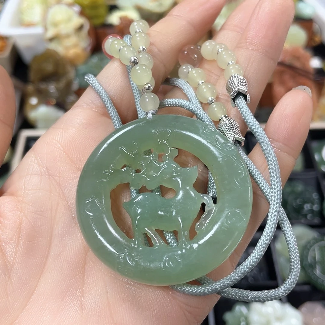 蛇纹石玉颈饰未镶嵌