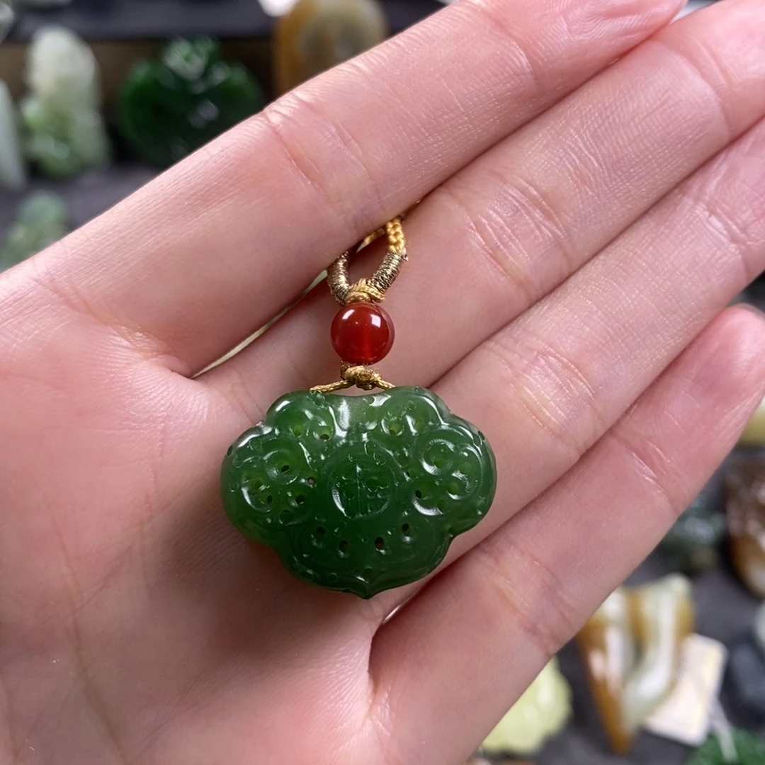 万***漫和田玉未镶嵌颈饰