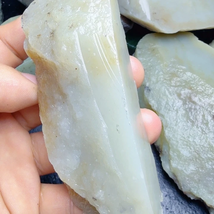 和田玉（糖玉）未镶嵌珠宝奇石