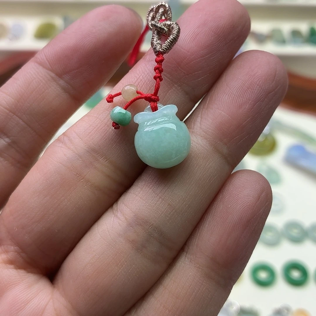 翡翠未镶嵌颈饰钱袋